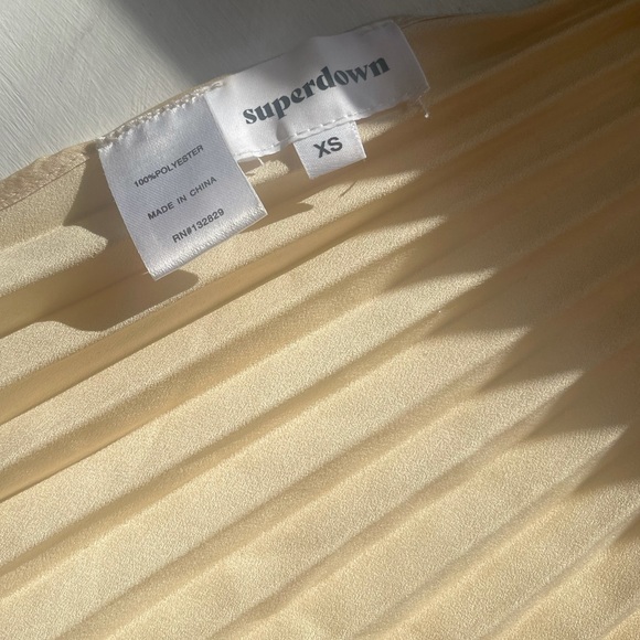 Ivy halter top by Superdown - Picture 3 of 7